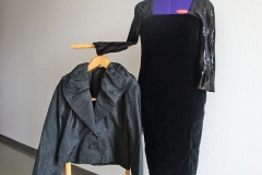 Samtkleid und Jacke